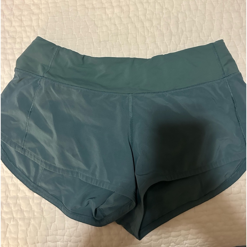 LULULEMON SIZE 4 SPEED UP SHORTS